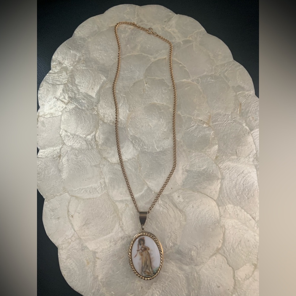 Vintage Oval Porcelain Cameo Locket Necklace Woman in Bonnet Gold Tone Chain